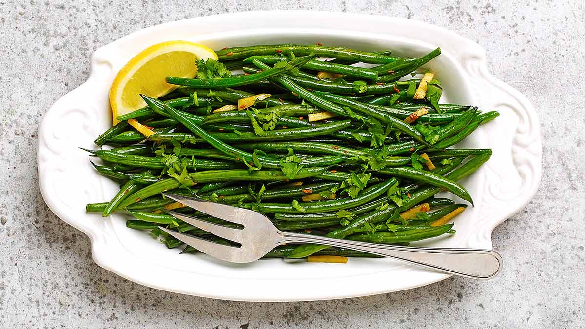 blistered-green-beans-with-ginger